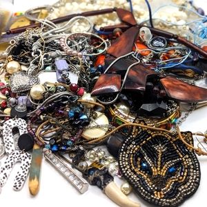 2lbs+ Costume Jewelry Lot Wearable